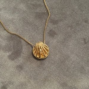 Vintage Avon shell necklace​